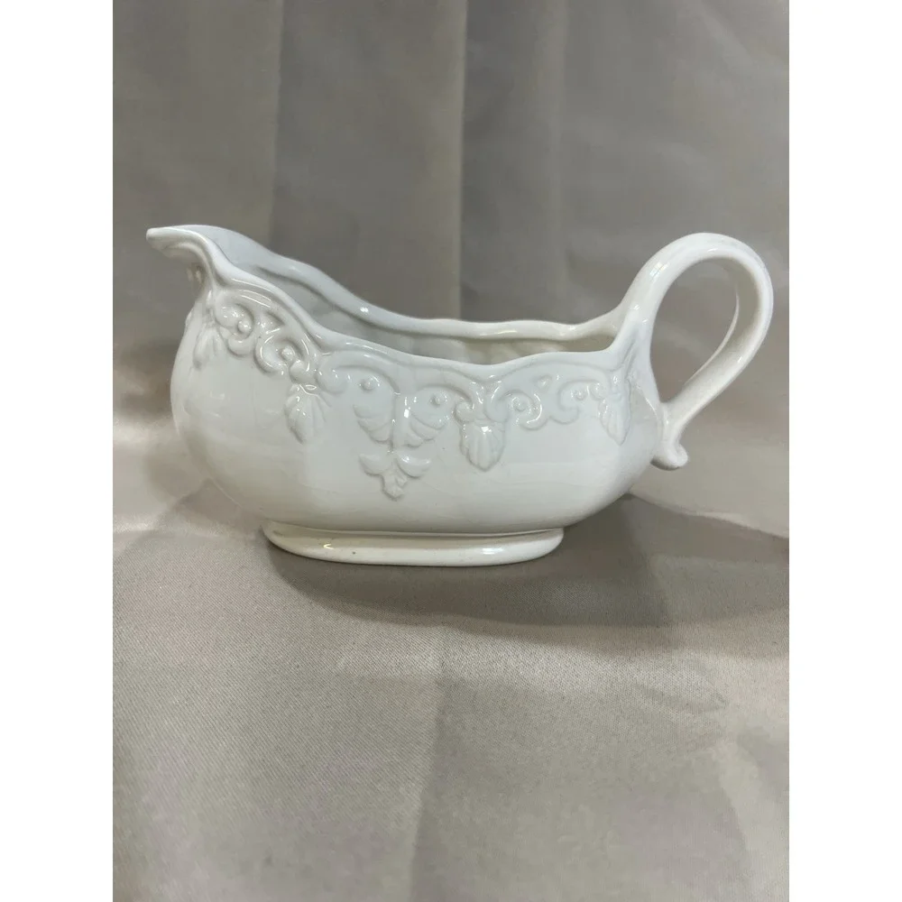 VTG GRAVY‎ BOAT OFF WHITE WITH EMBOSSED SCROLL~ BICO CHINA (2496)